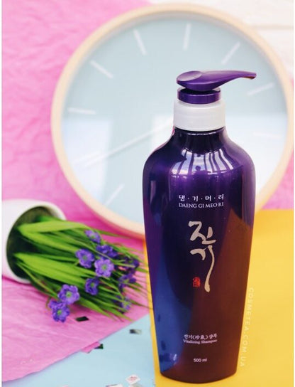Daeng Gi Meo Ri - Vitalizing Shampoo