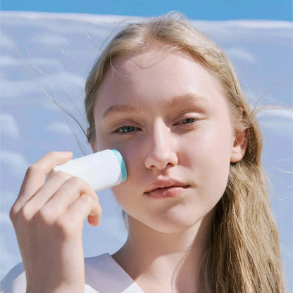 Skin1004 - Hyalu-Cica Silky-Fit Sun Stick